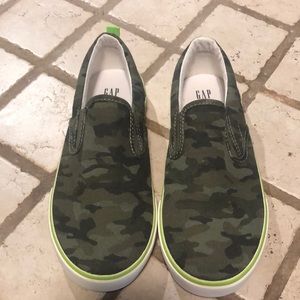 Kids gap shoes great condition!